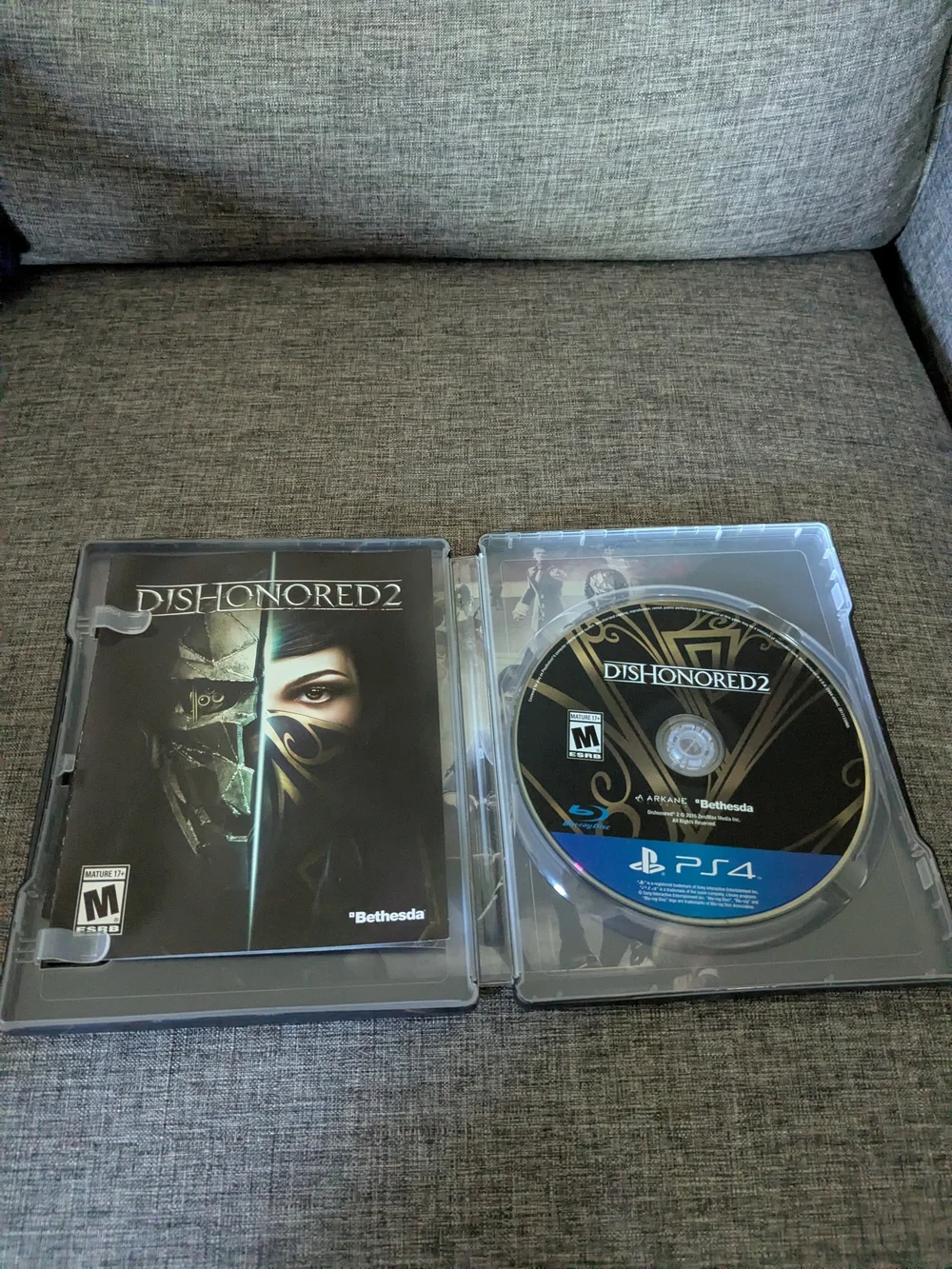PS4 Dishonored 2 Video Game In Steel Case & In Excellent Condition.
